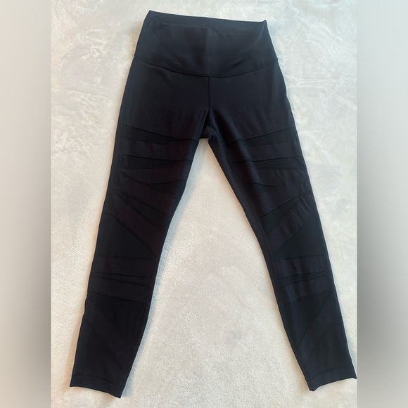 Lululemon size 8 Wunder Under mesh leggings. - Picture 4 of 11
